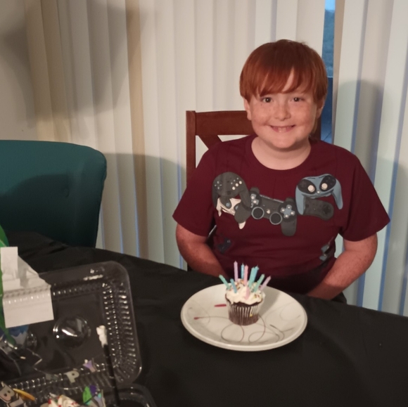 MEET YOUR POSHER 🔥🔥🔥 - Picture 7 of 14